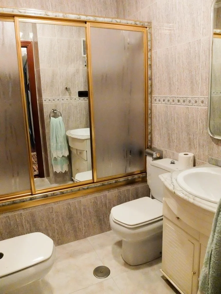 Central Avilés townhouse with seven bedrooms