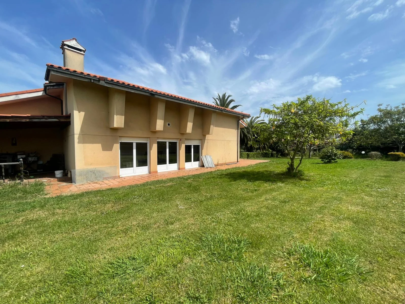 Independent chalet with 21,000 m² plot