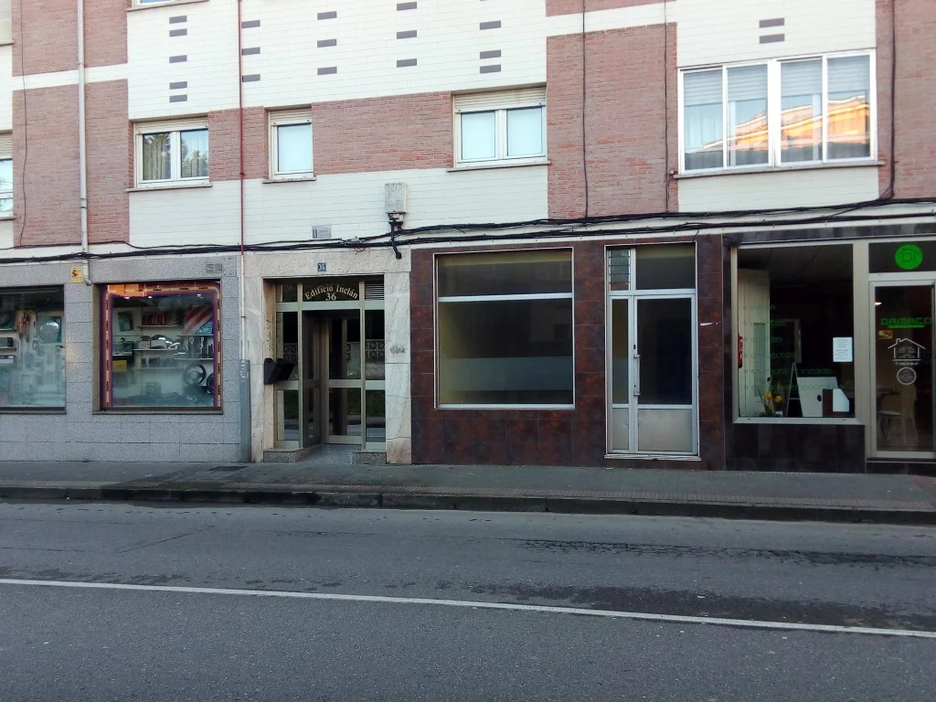 Local comercial diáfano en el centro