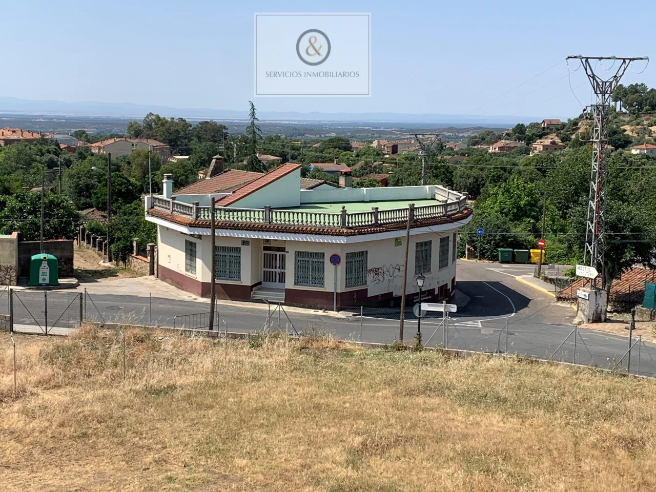 Edificio comercial completo junto a garganta