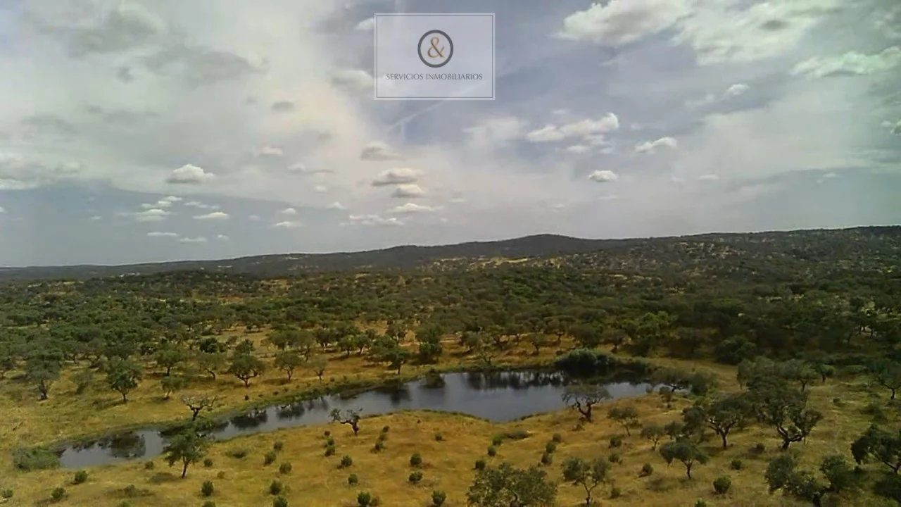 Finca cinegética con edificios de 600 m²