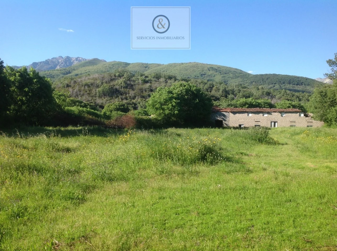 Finca rústica con edificio agrícola