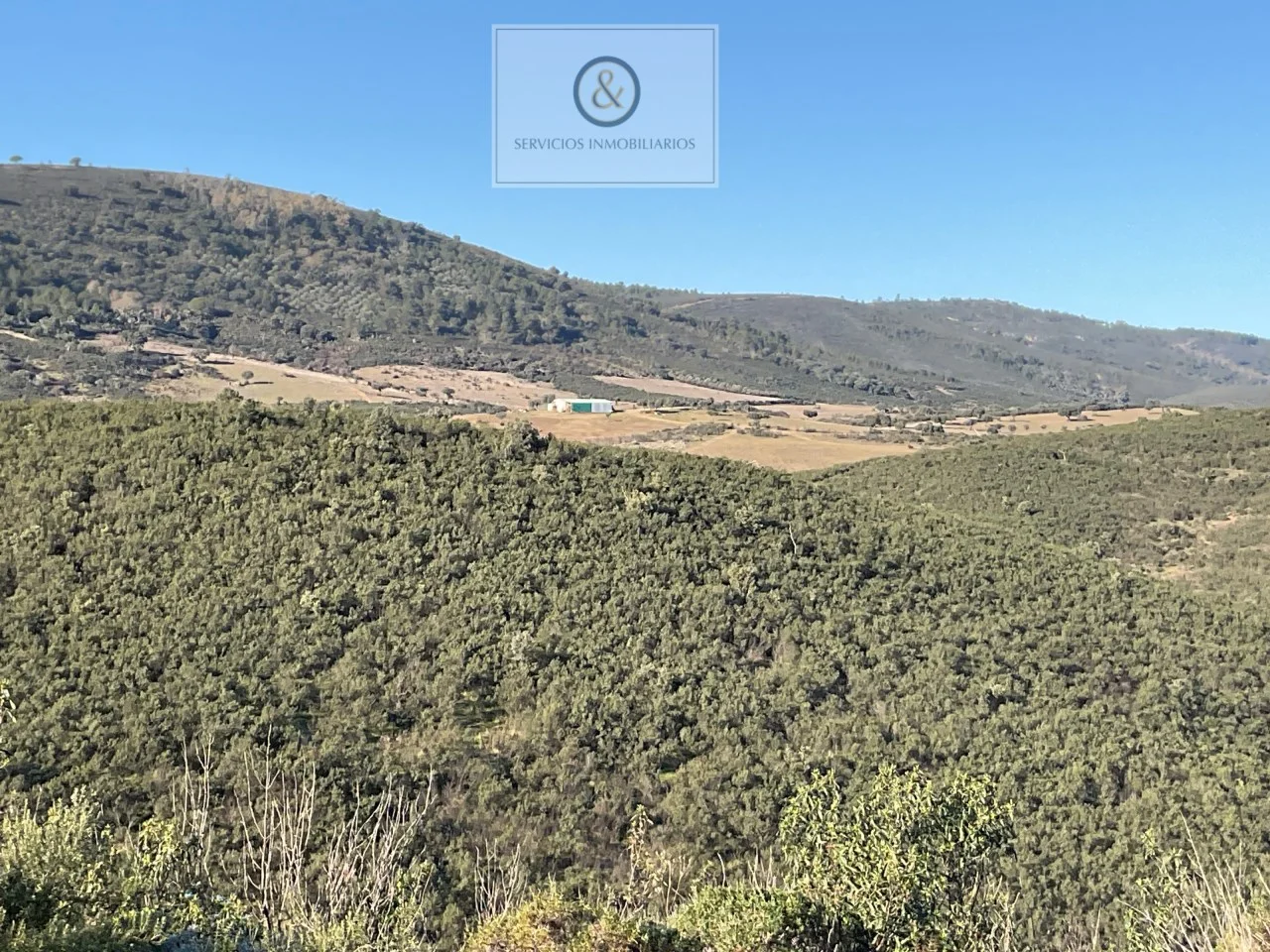 Rural hunting estate by Cijara reservoir