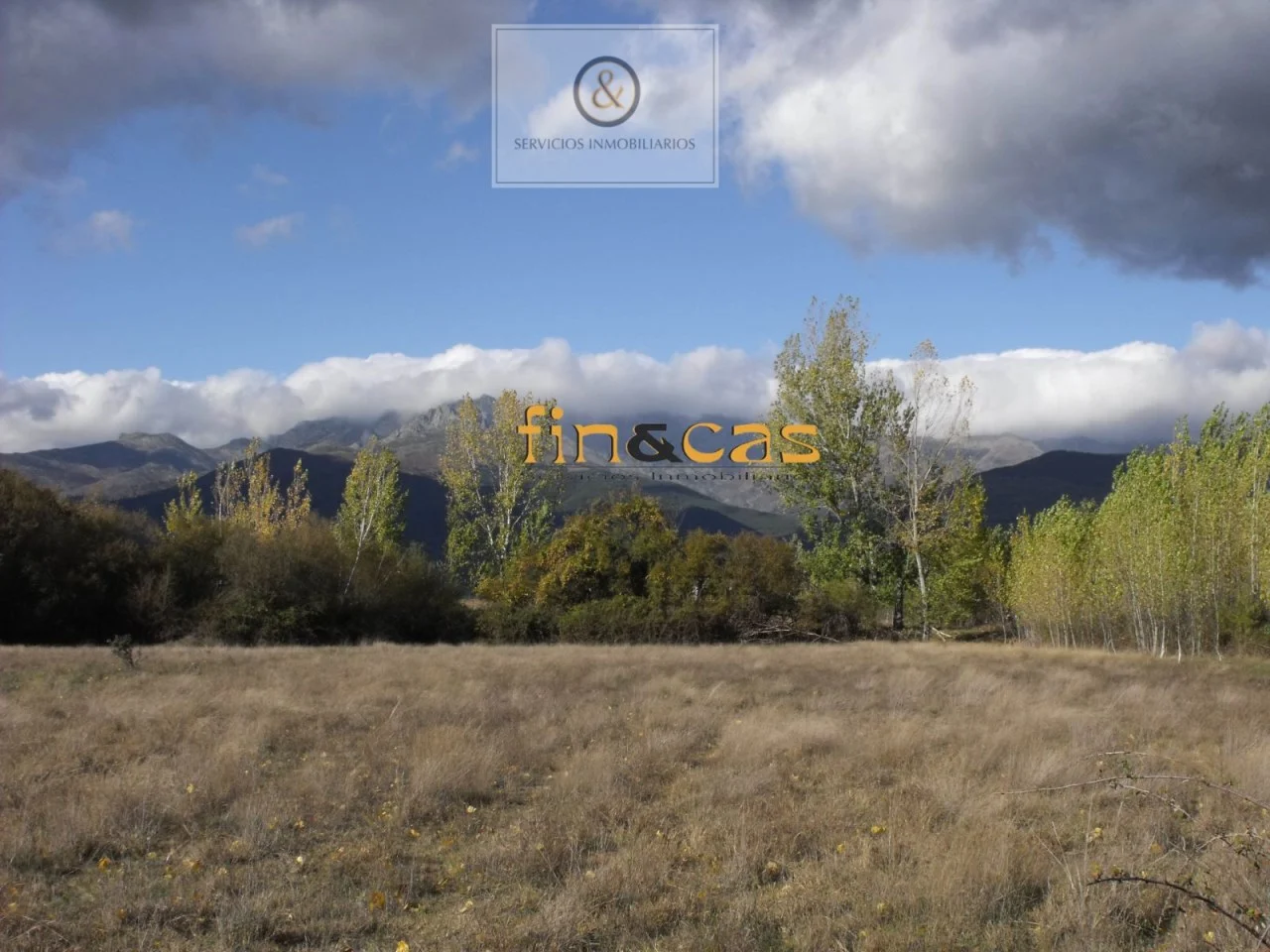 Rustic Candeleda land with water well