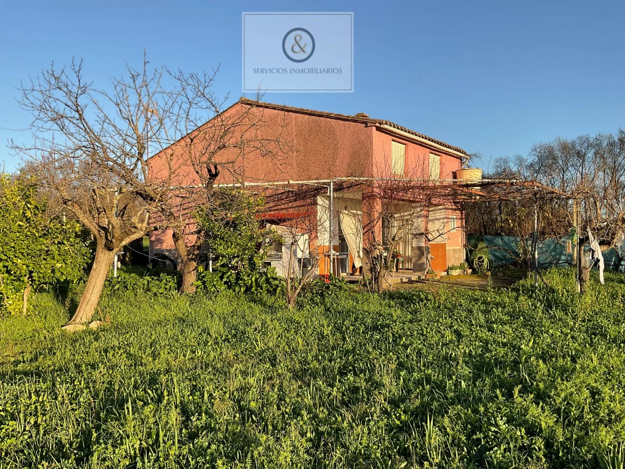 Finca rústica con dos edificaciones