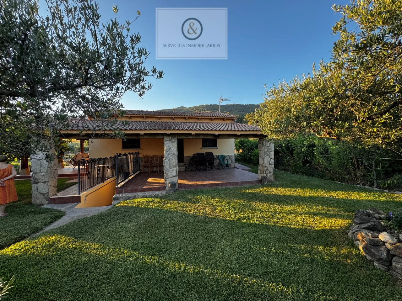 Three-bedroom property in Candeleda