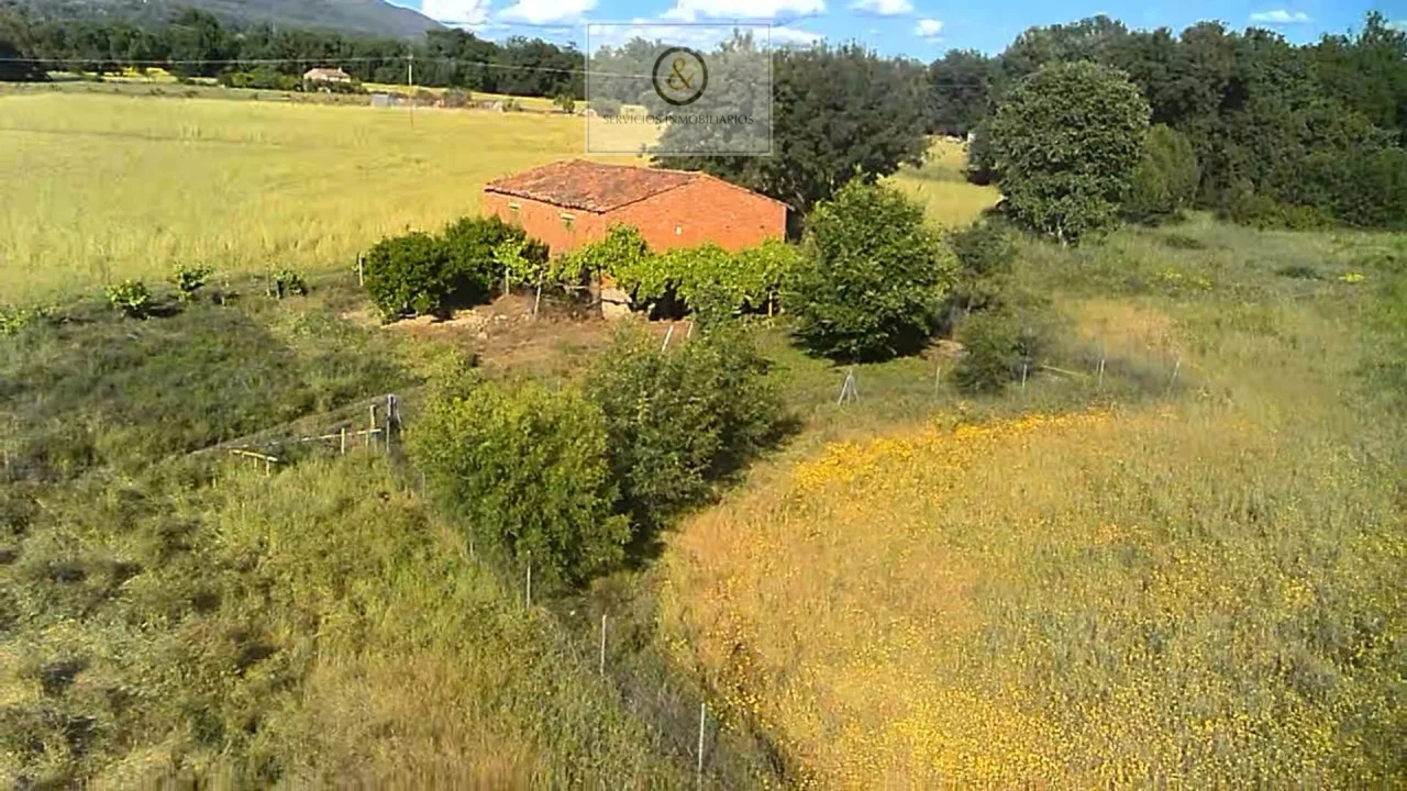Finca rural en Candeleda con edificación agrícola