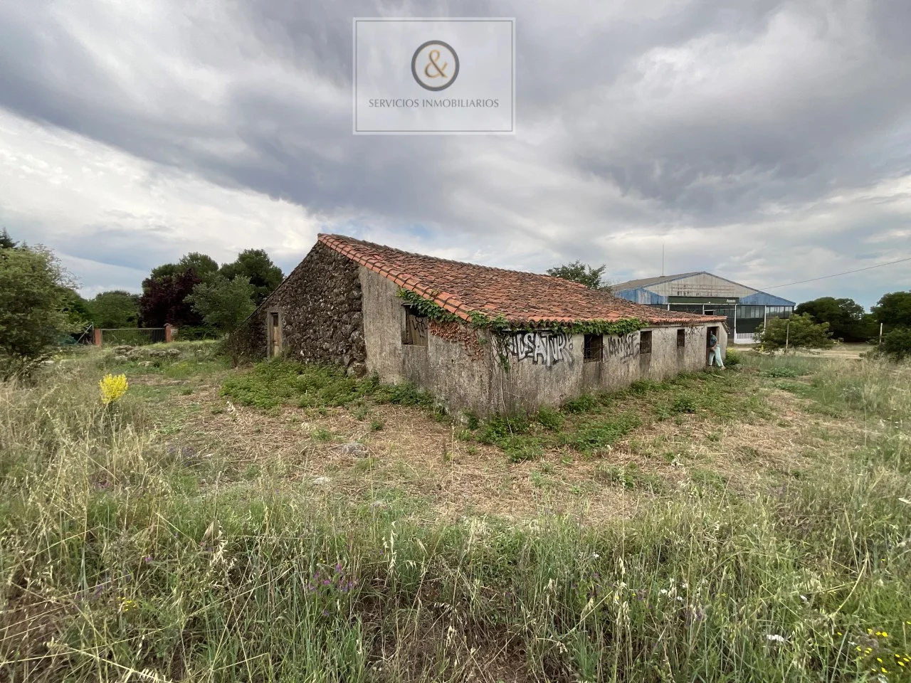 Finca rústica con edificio de 265 m²