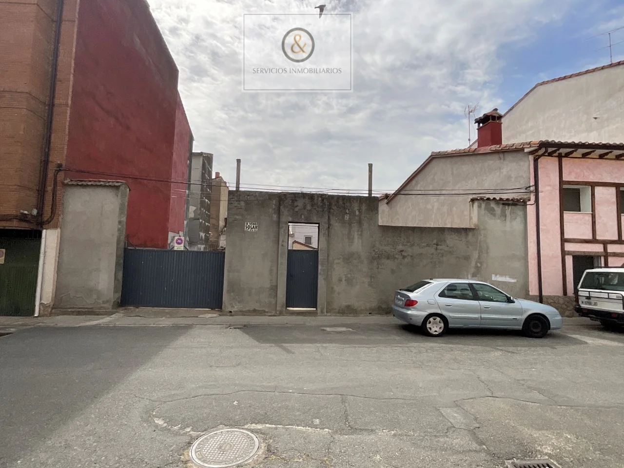 Urban Candeleda plot with garage