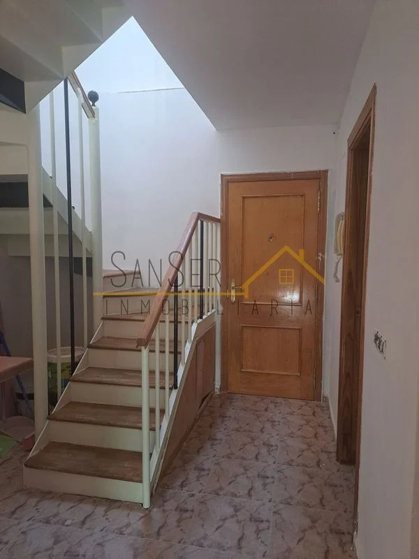 Dúplex en buen estado, 2 dormitorios y terraza