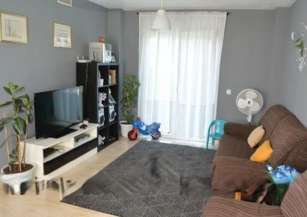 Chalet adosado en buen estado con jardín