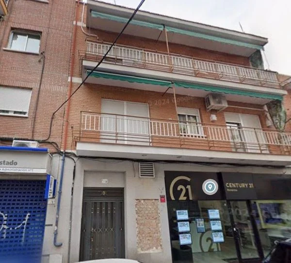 Edificio de tres plantas alquilado en Alcobendas