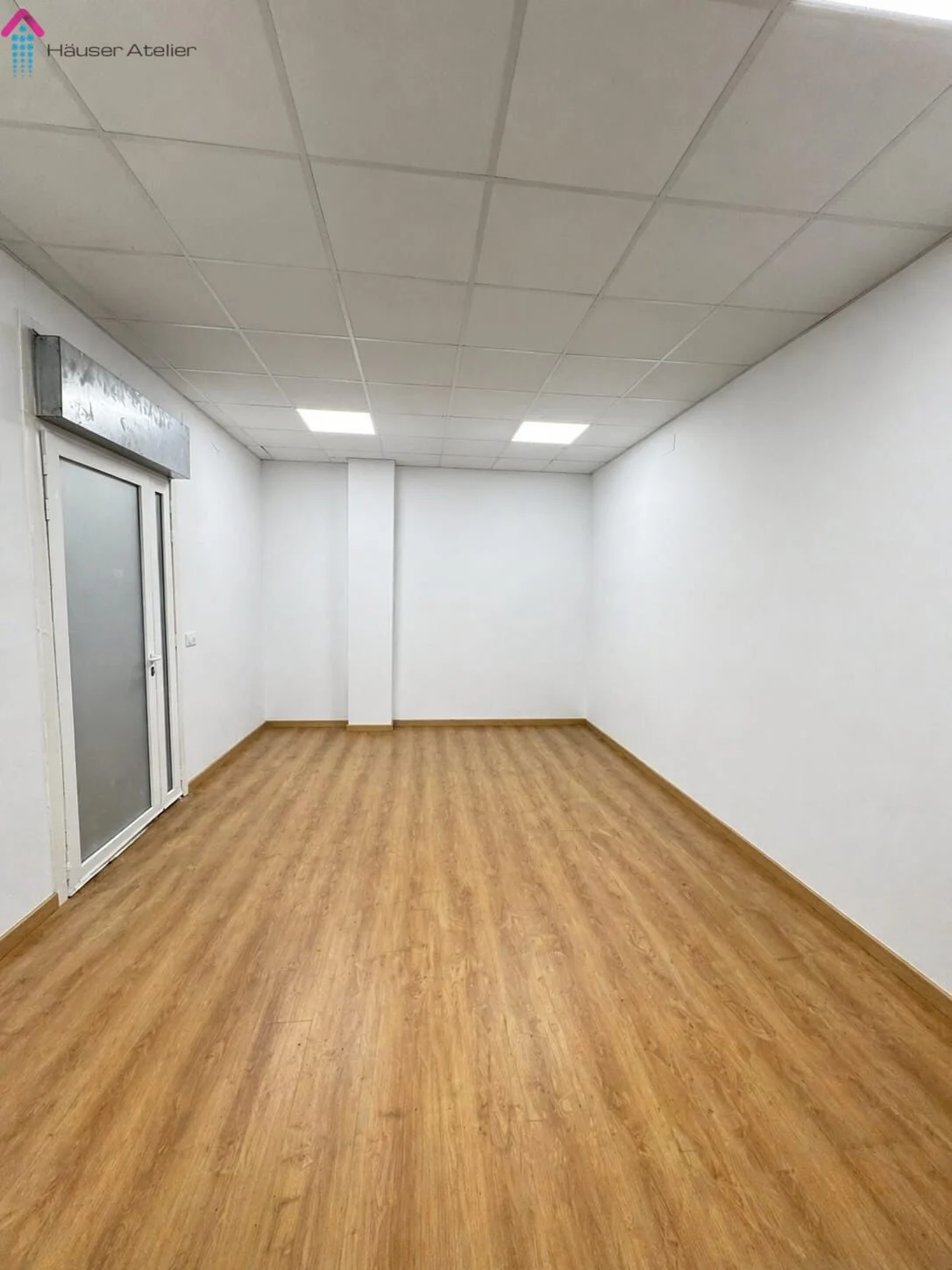 Vallecas commercial unit with loft potential
