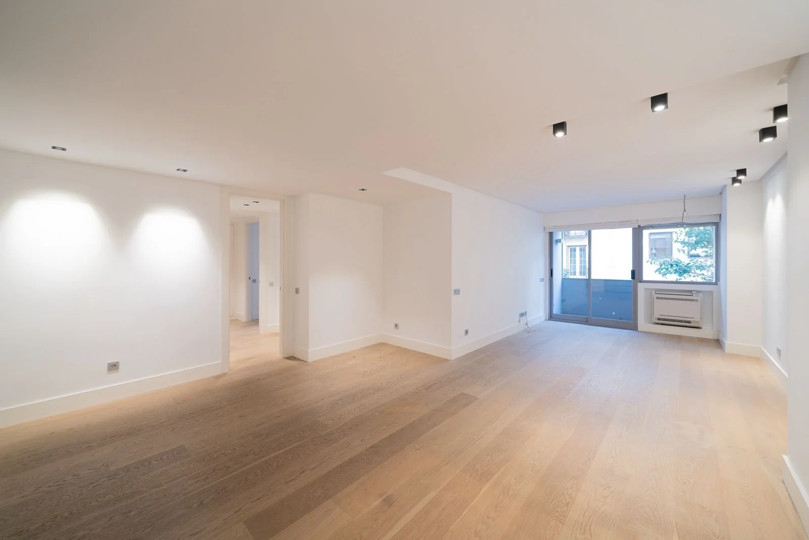Recoletos flat with garage, 136 m²