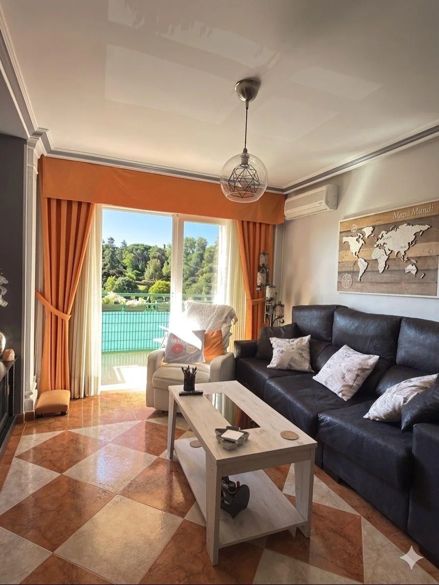 Bright four-bedroom flat with terraces