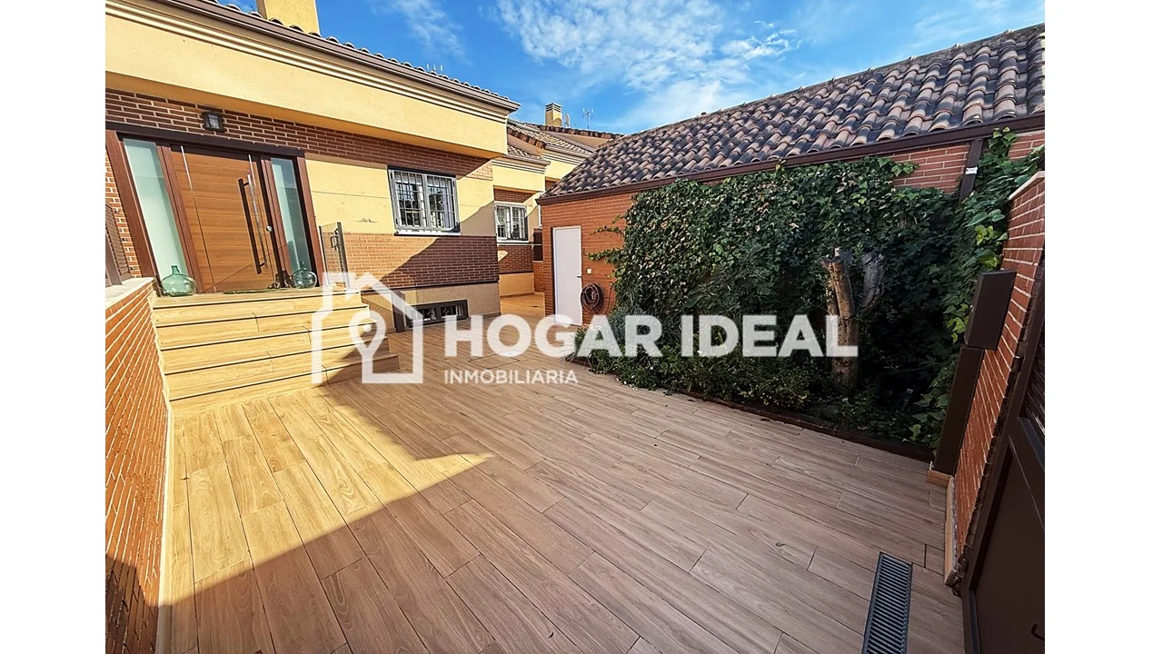 Corner chalet with private pool