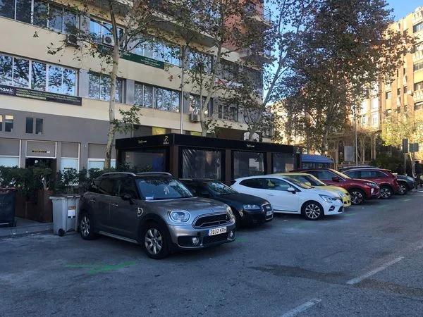 Tenanted hospitality premises near courts