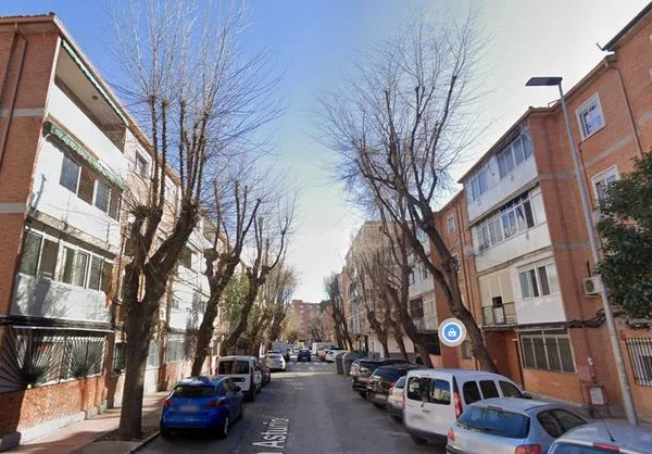 Piso de tres dormitorios en Reyes Católicos