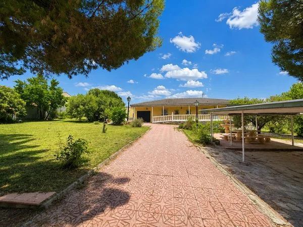 Chalet de siete dormitorios en gran parcela