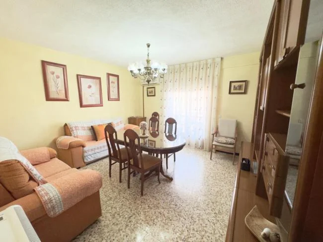 Good-condition flat in La Alhóndiga, 3 bedrooms