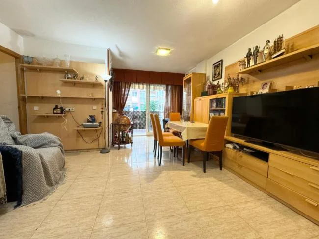 Four-Bedroom Flat in Oeste With Lift