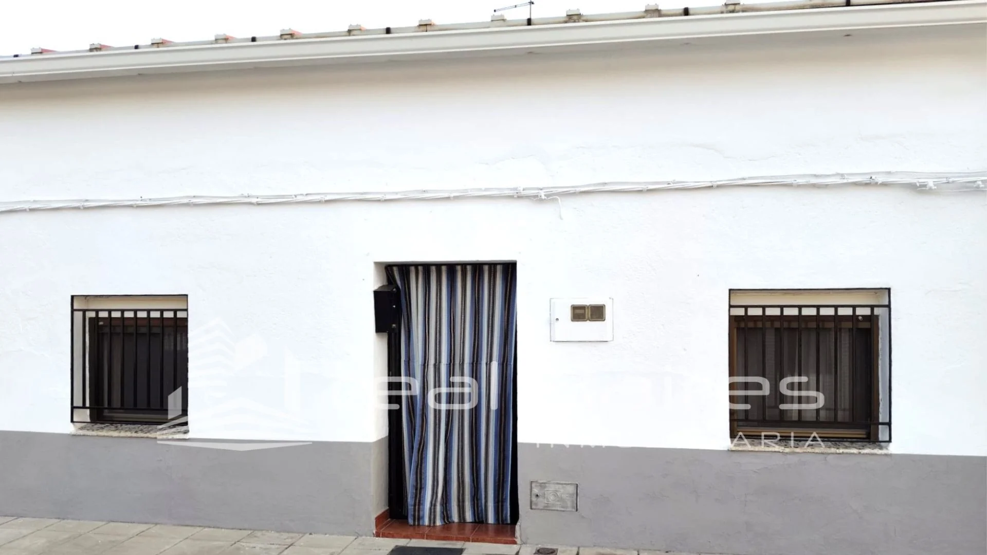 Casa de pueblo cerca de Madrigalejo, cuatro dormitorios