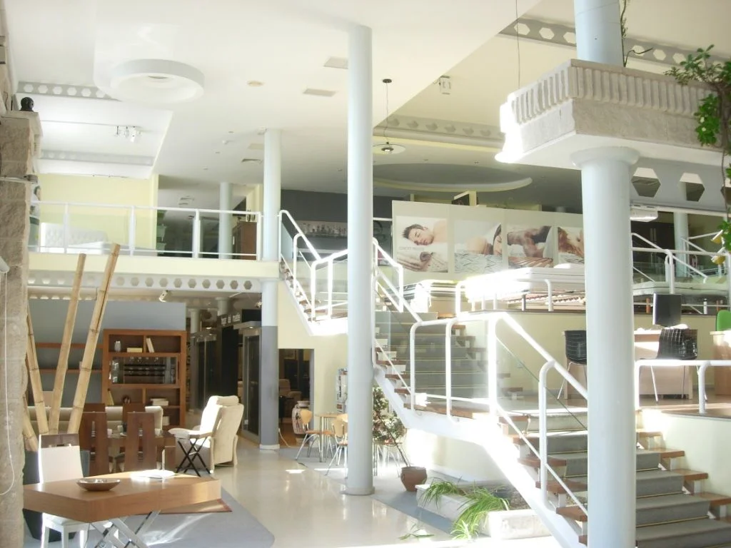 Local comercial con 2.322 m²