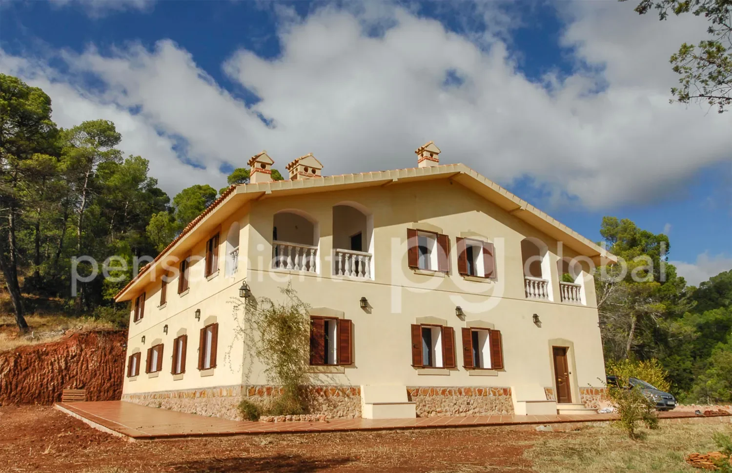 Large cortijo with hunting estate