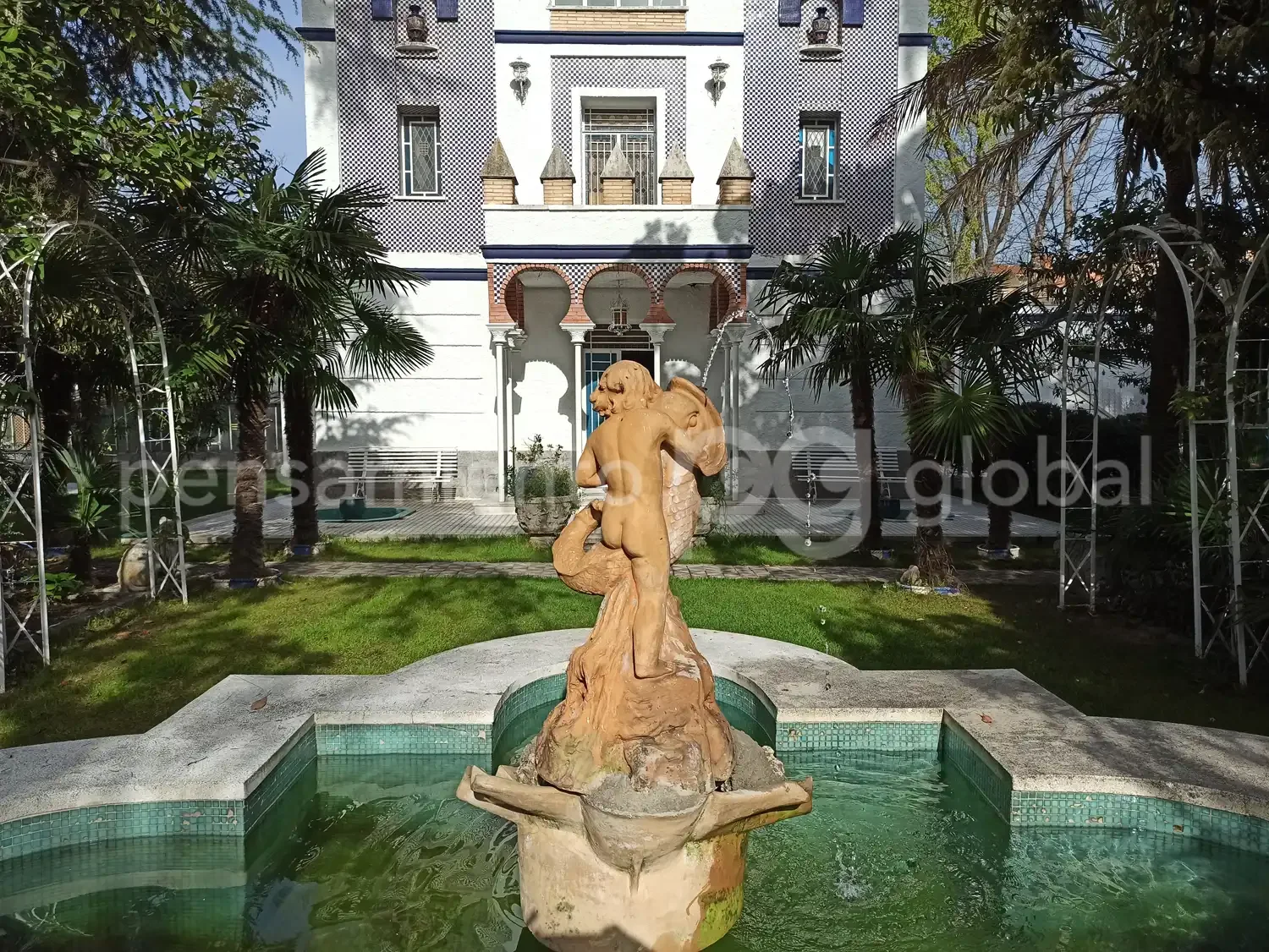 Casa histórica reformada con potencial edificable