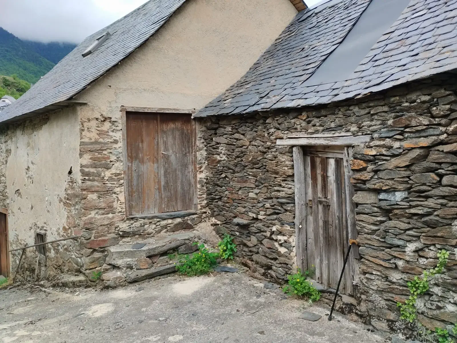 Casa en Es Bòrdes con edificio industrial