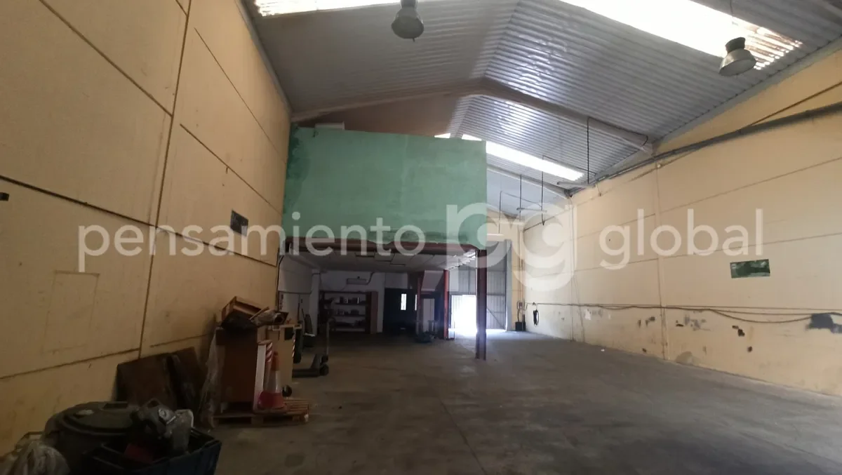 Industrial unit with office in Yuncos