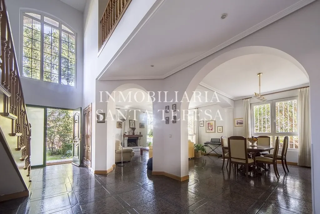 Large Aravaca estate with two homes