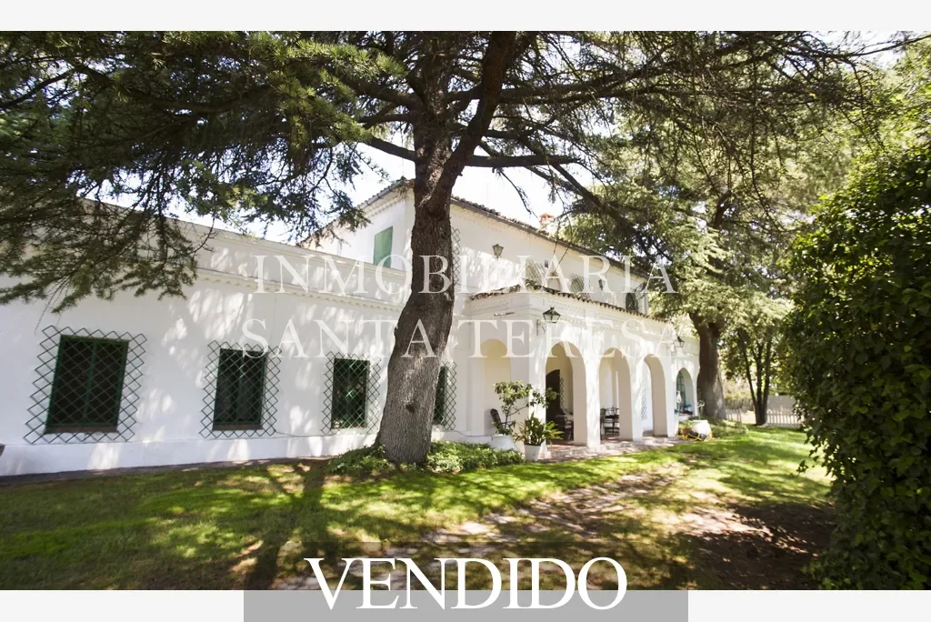 Historic country house with segregable plot
