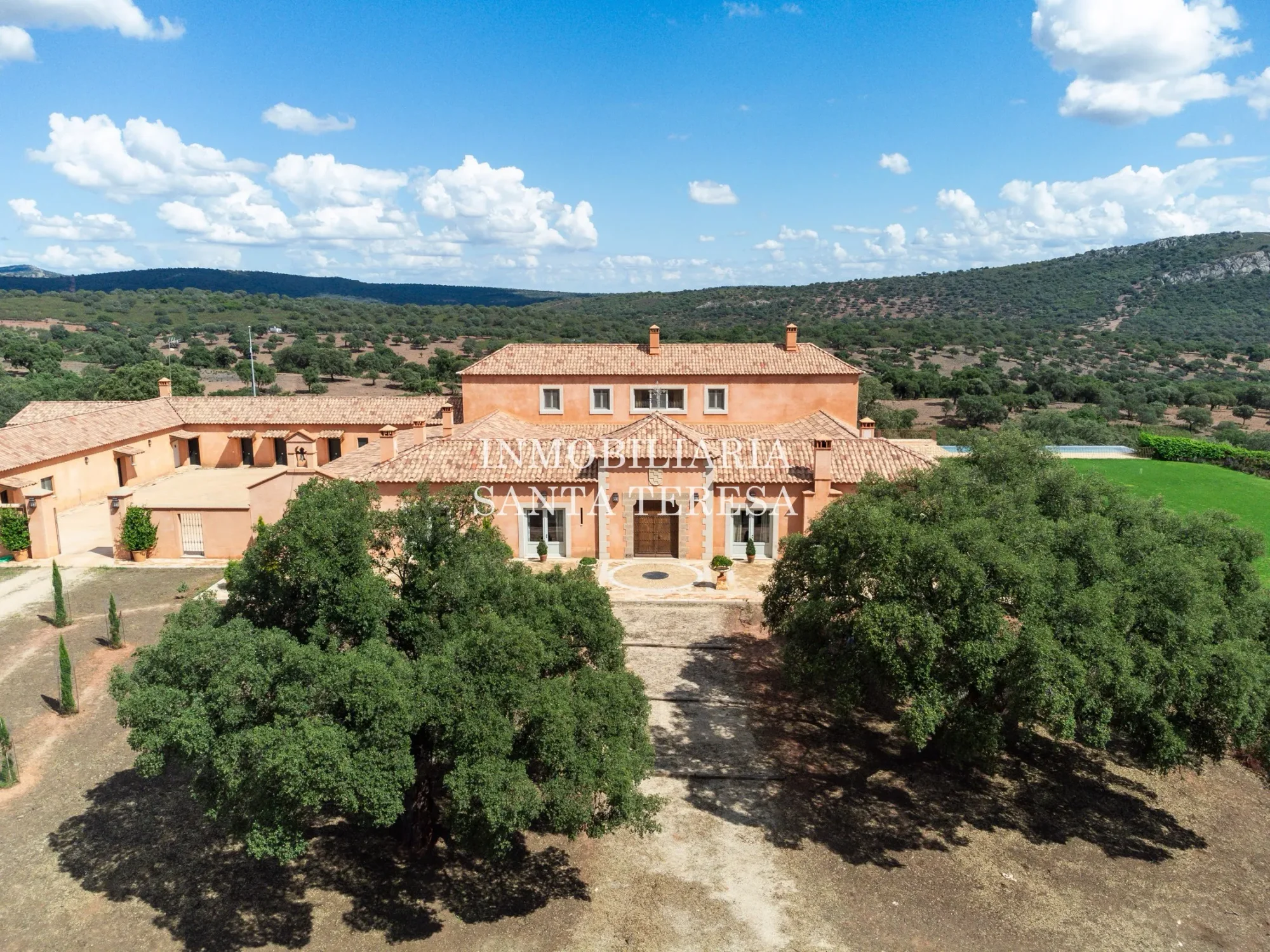 Finca cinegética de 920 hectáreas con cortijo