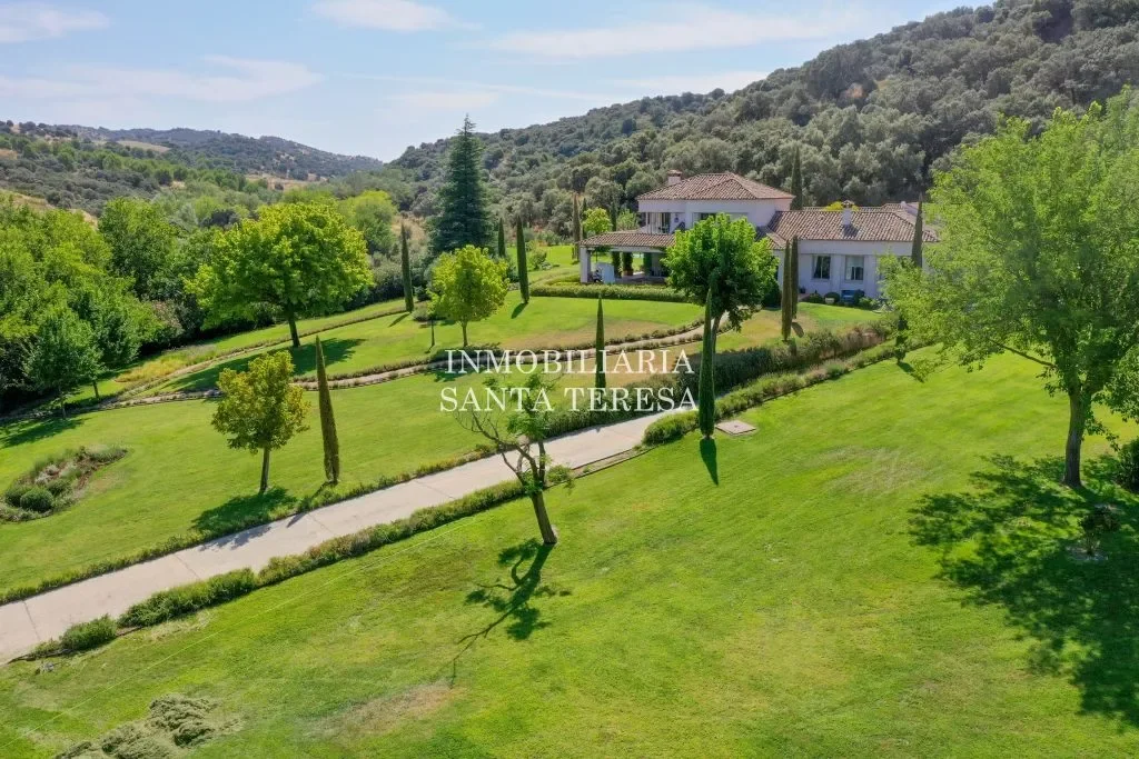 Large country house near Talavera