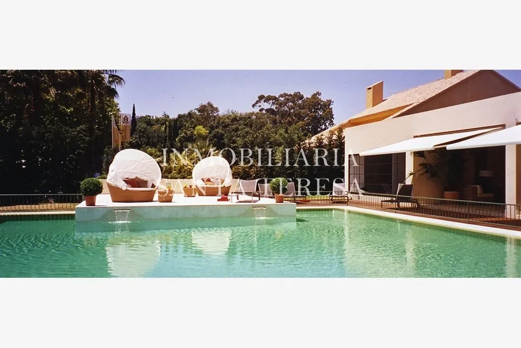 Villa de lujo en Sotogrande con pádel privado