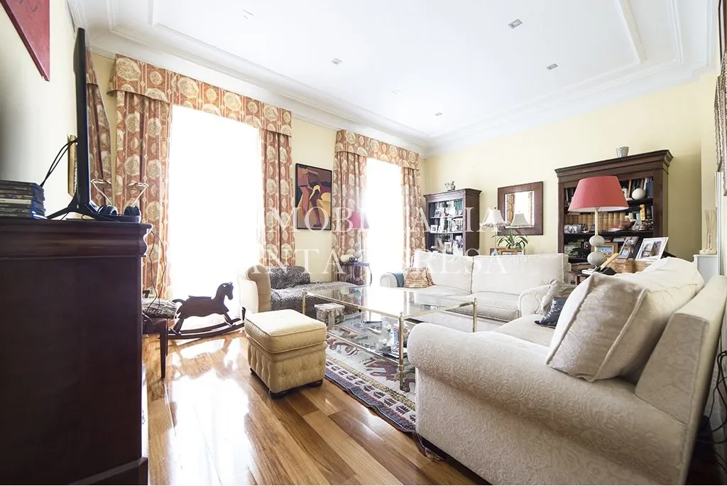 Reformed Almagro flat, 300 sqm