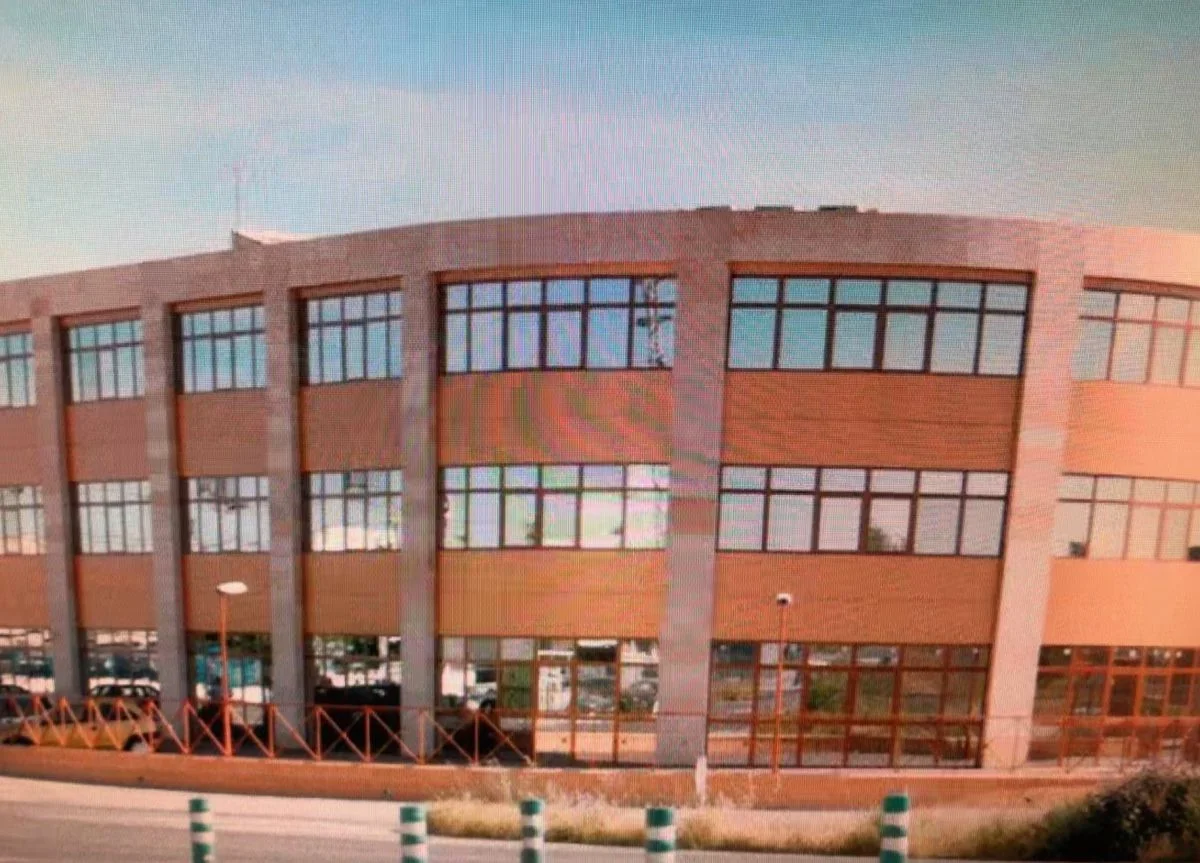 Office building with 13,240 m² plot