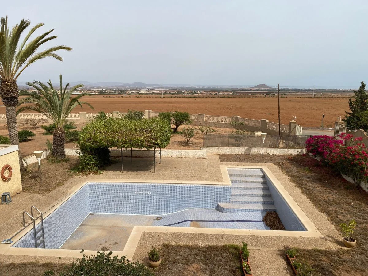 Rustic chalet on large Cartagena plot