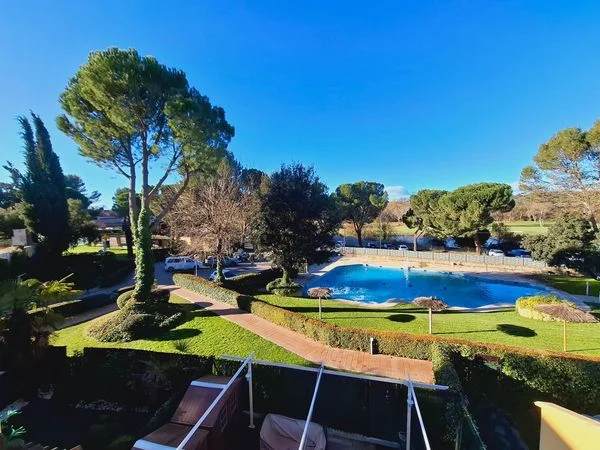 Reformed one-bedroom flat with amenities