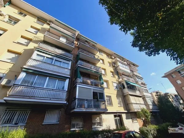 Renovated exterior flat in Ventas