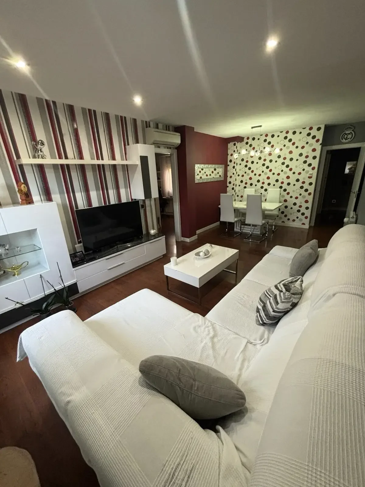 Reformed furnished flat with private patios