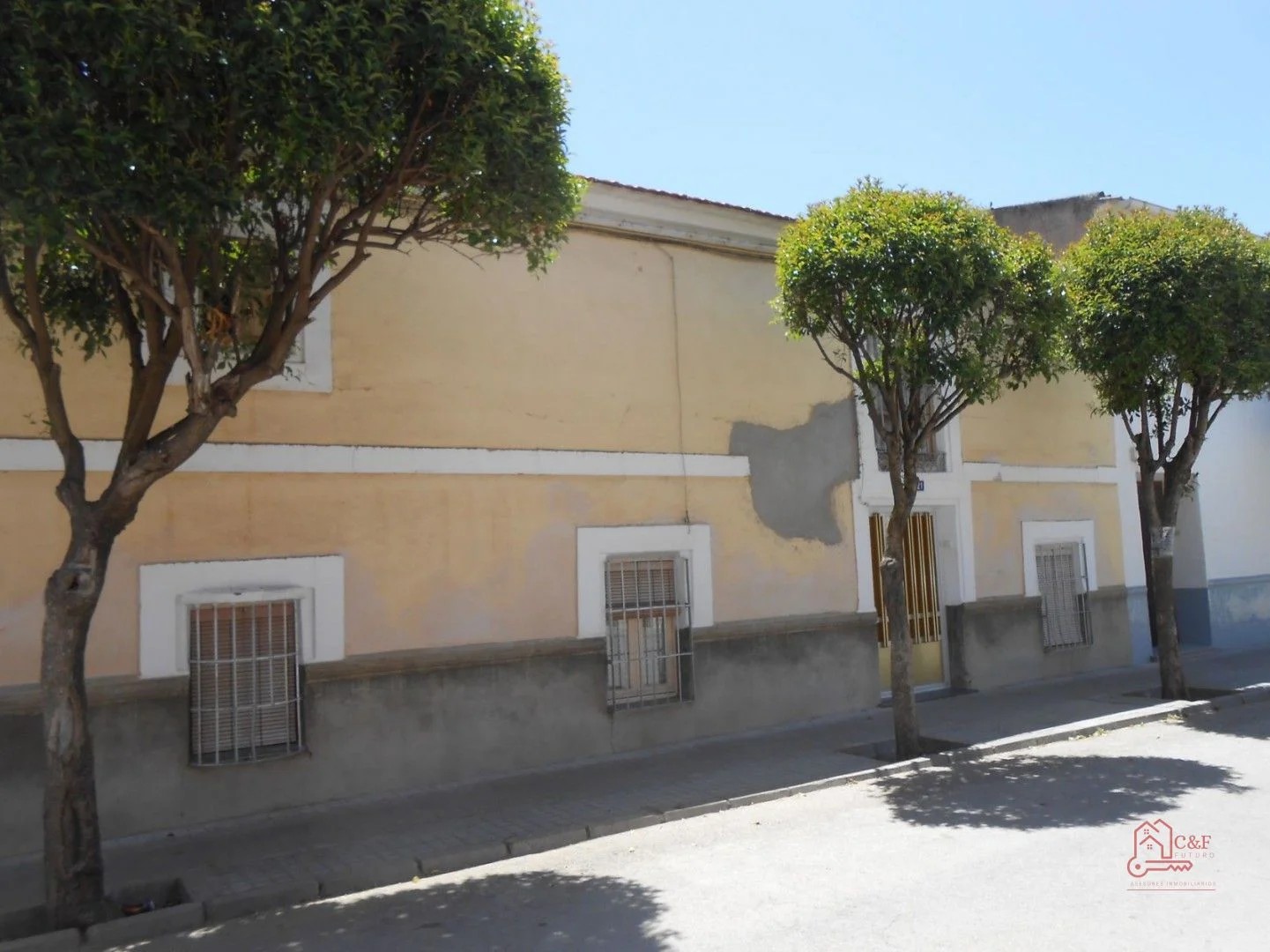 Large Argamasilla house with renovation potential