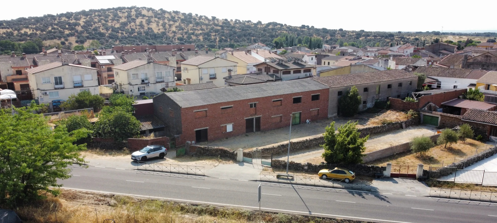 Urban industrial warehouse with redevelopment potential