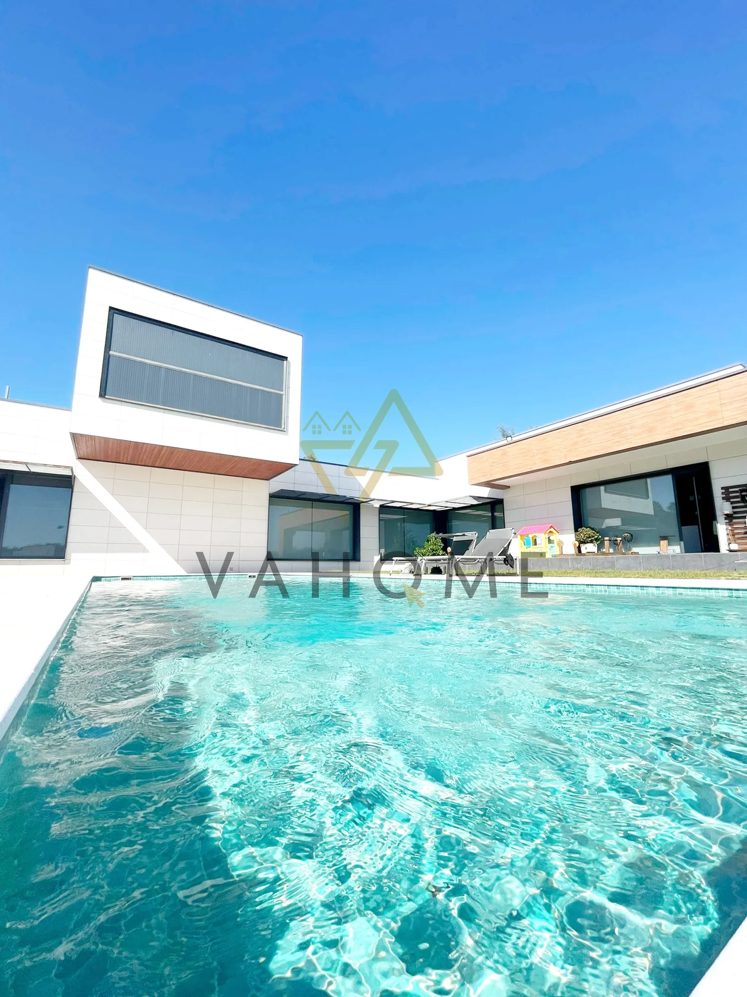 Independent chalet with private pool