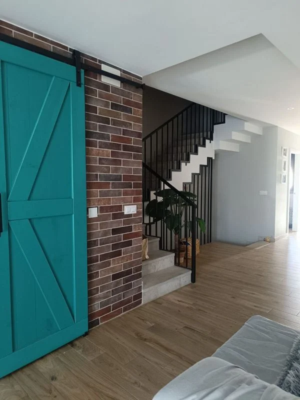 Modern Illescas chalet, five bedrooms
