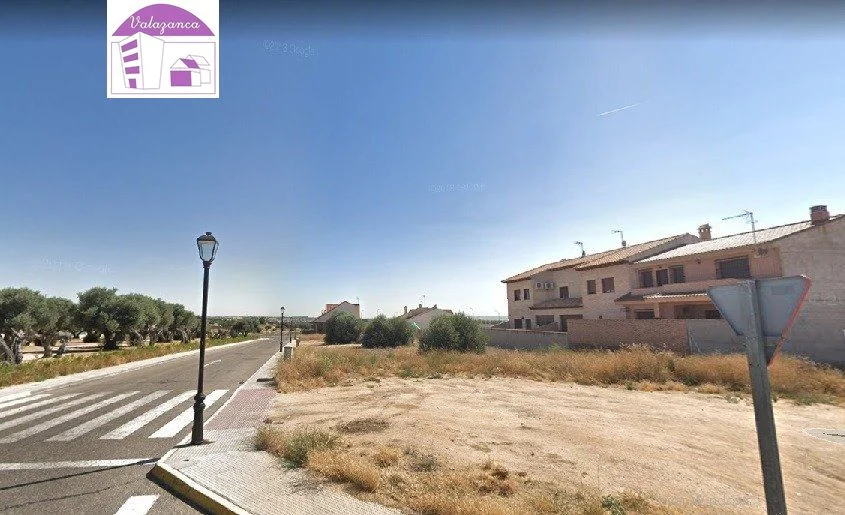 Parcela de 175 m² cerca de colegios