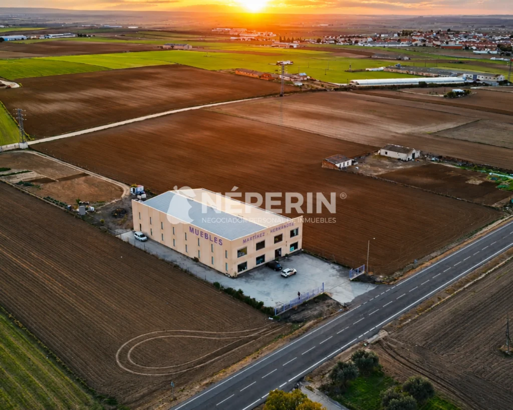 Nave industrial en Recas, 1.884 m²