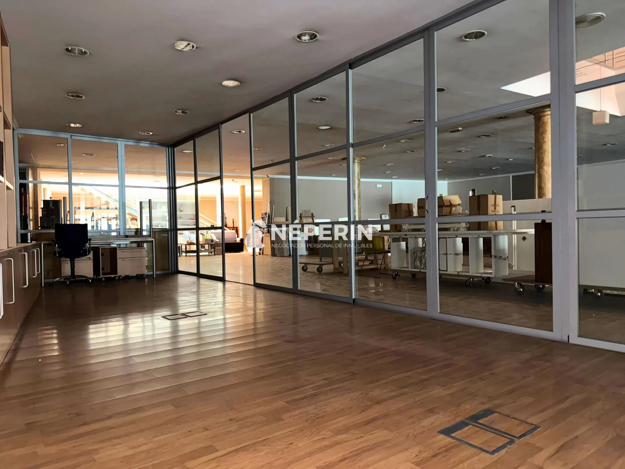 Large industrial building, 2,574 m²