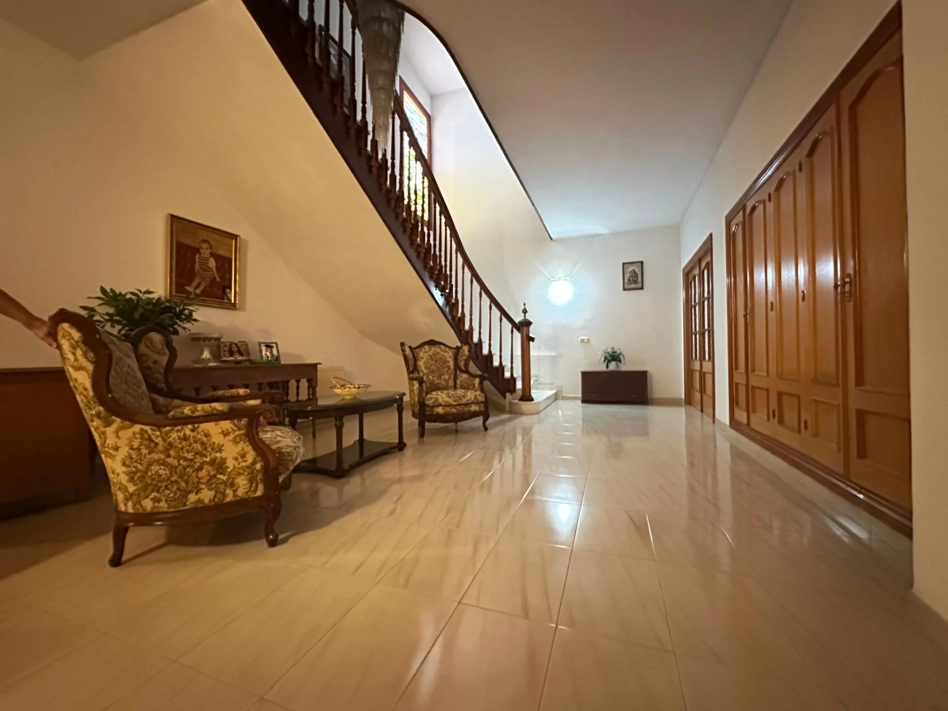 Gran casa céntrica con local alquilado